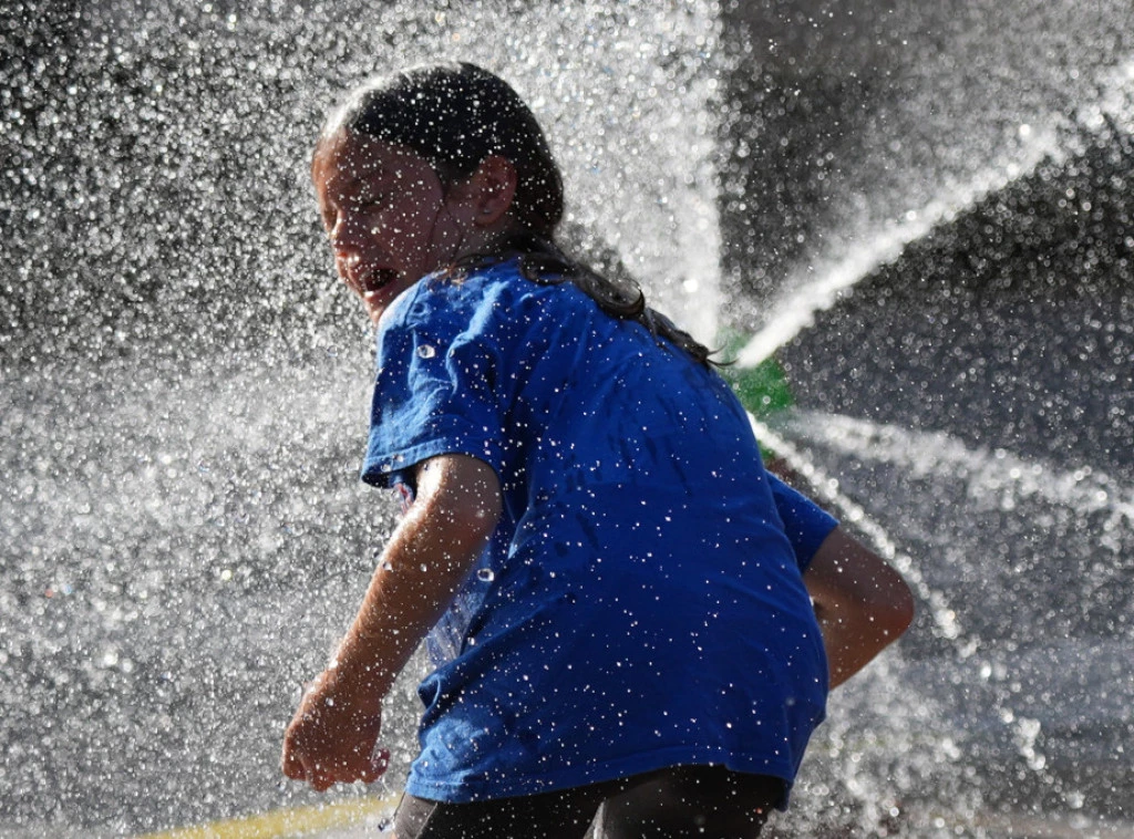 410166_us-chicago-extreme-heat-weather_f.webp