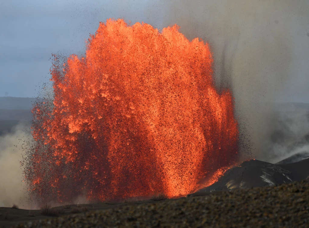 410677_hawaii-volcano_f.webp
