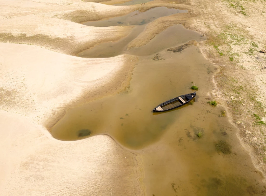 411244_romania-extreme-weather-danube-drought_f.webp