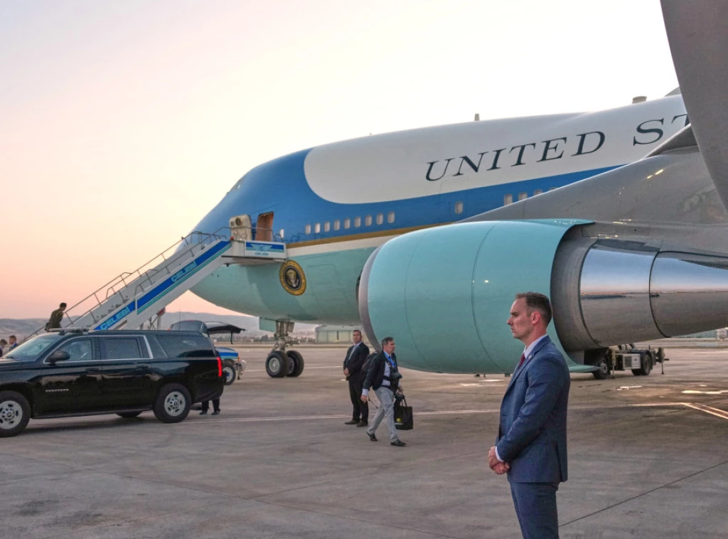 412919_trump-air-force-one_f (1).webp
