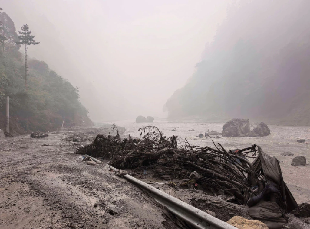 416764_china-nepal-flash-floods_f.webp