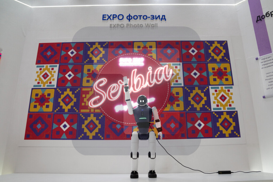 417399_vucic-fabrika-roboti_iff.jpg