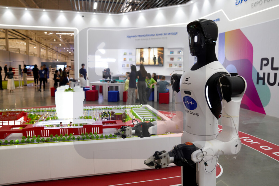 417401_vucic-fabrika-roboti_iff.jpg