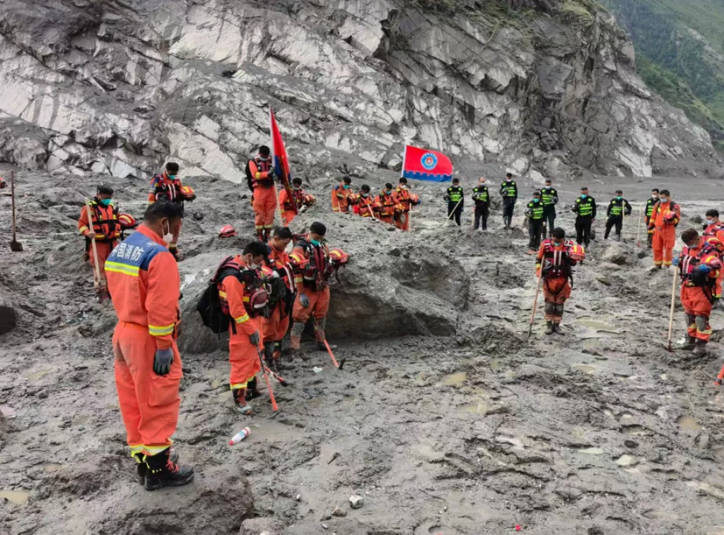 418247_china-nepal-flash-floods_f.webp