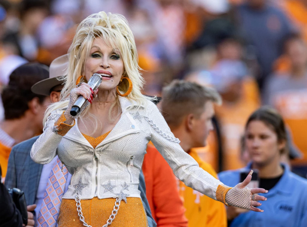 419197_tennessee-dolly-football_f.webp