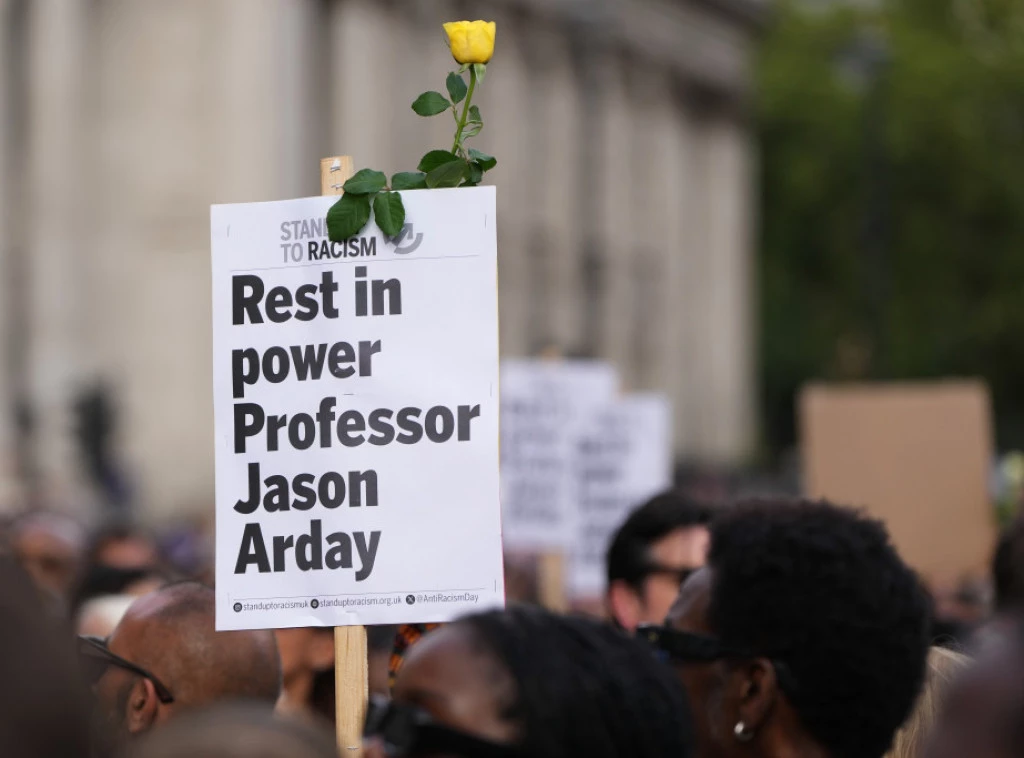 419604_britain-cambridge-professor-vigil_f.webp